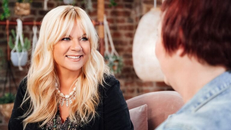 Julia Leischik sucht: Eine spannende Reise in die Welt der Vermissten- und Wiedervereinigungen