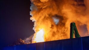 Schrottberg Essen Brand: Großbrand in Altenessen