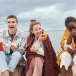 5 Partyspiele für Erwachsene, die jede Feier aufpeppen