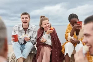 5 Partyspiele für Erwachsene, die jede Feier aufpeppen