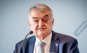 Herbert Reul Gesicht: Der Innenminister und sein öffentliches Erscheinungsbild